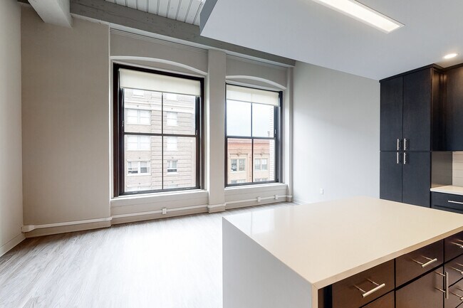 Building Photo - Roaster's Block