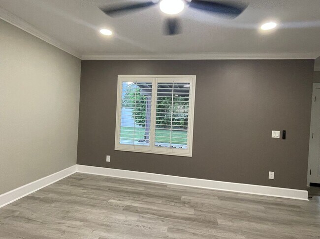 Building Photo - 30357 Twain Dr