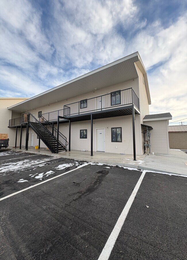 Building Photo - Ririe Apartment unit 7