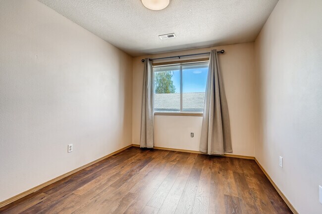 Bedroom - 14318 Se Stark St