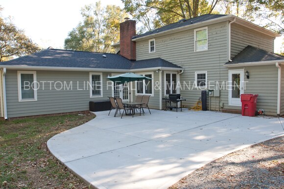 Building Photo - 867 Concord Rd