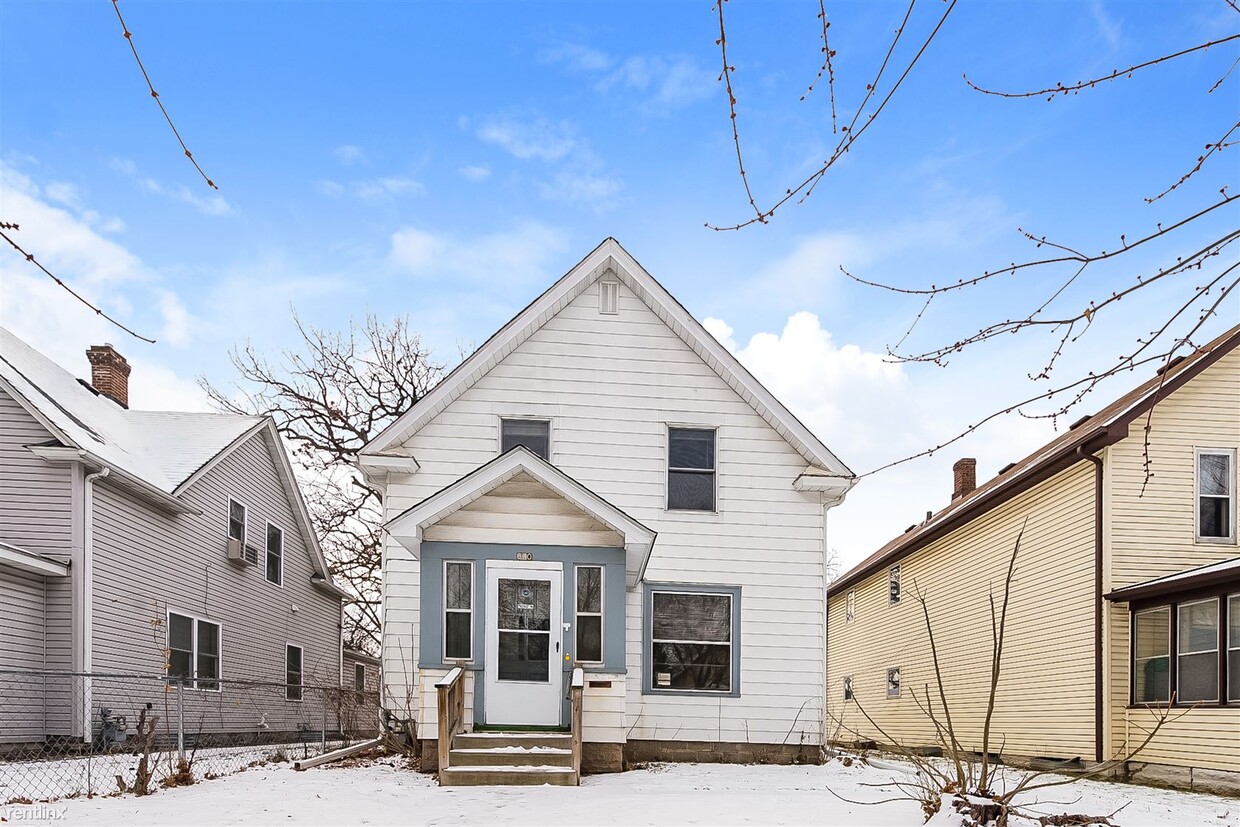 Primary Photo - 4 br, 2 bath House - 670 Hawthorne Ave E