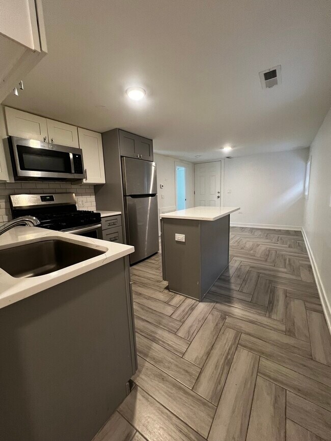 2976 N Ridgeway Ave, Chicago, IL 60618 House Rental in Chicago, IL