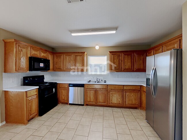 Building Photo - 320 Hacienda Dr