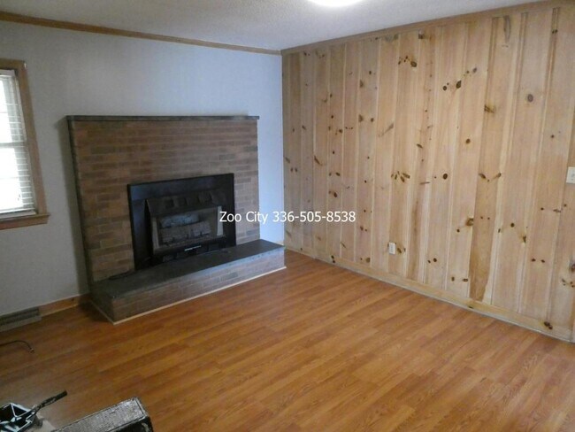 Building Photo - 903 Uwharrie St
