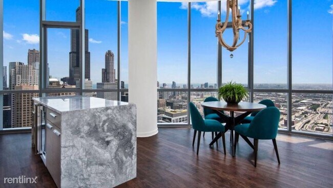Building Photo - 3 br, 3 bath Apartment - 655 W Madison St