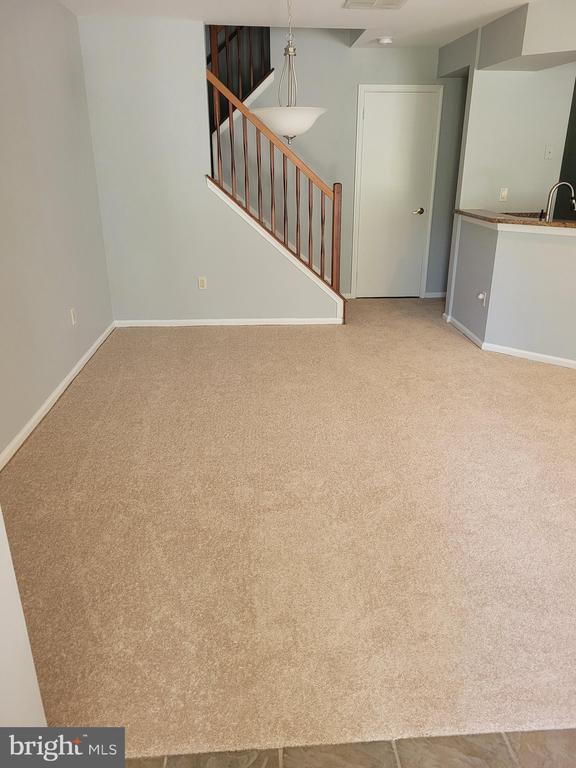 Building Photo - 206 Oliphant Ln