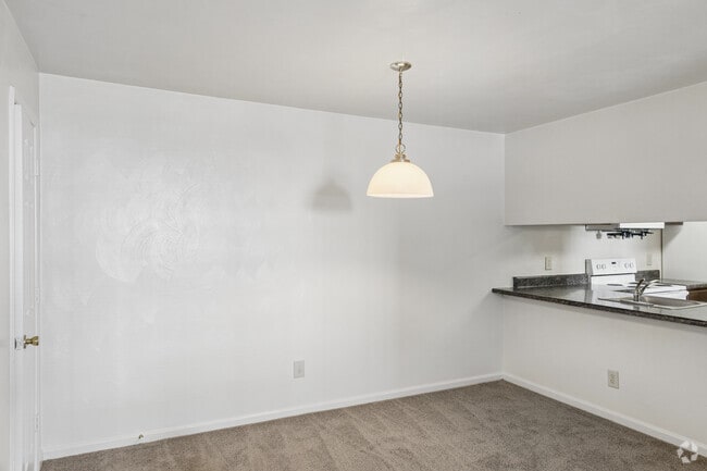 Sandpiper - 2BR, 1BA - 699SF - Dining Area - Pipers Landing Apartments