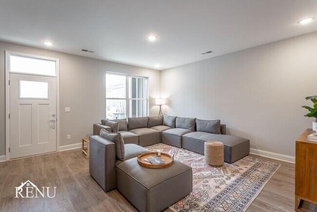 Foto del edificio - 2329 E 18th St