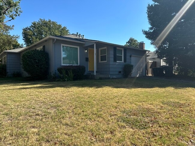 Photo - Cute 2 bed/1 bath Duplex in East Sac!! House