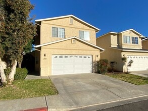 Building Photo - 861 Rebecca Dr