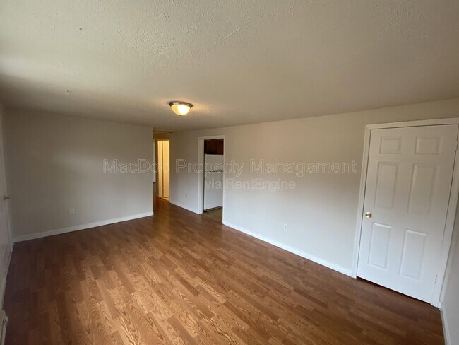 Foto del edificio - 7258 Twin Cedars Dr