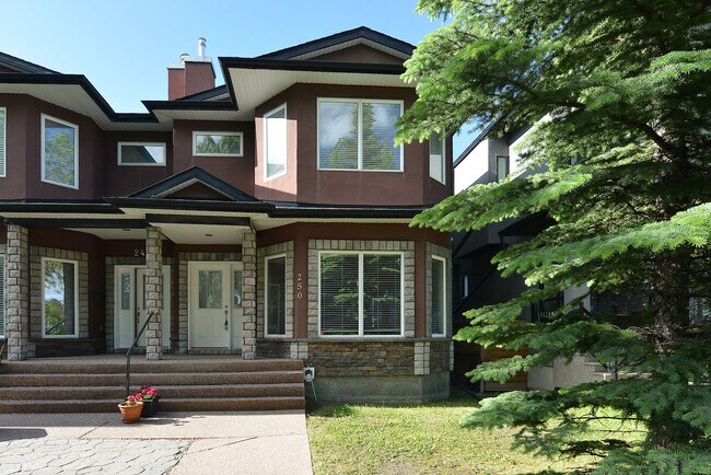 Building Photo - 3 Bedroom/3.5 Bath Duplex Located in Tuxed...