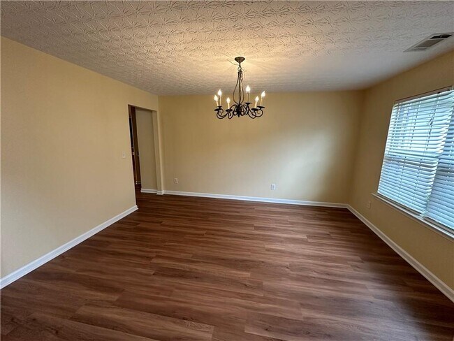 Building Photo - 663 Roxholly Walk NE
