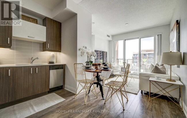 Photo du bâtiment - 28-728 Uptown Dr
