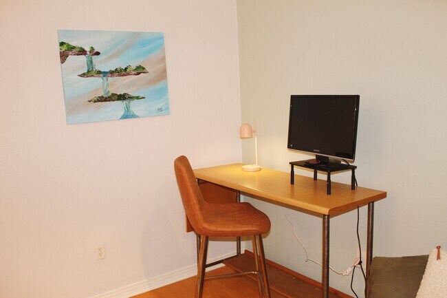 Building Photo - 2021 Bluebonnet Ln
