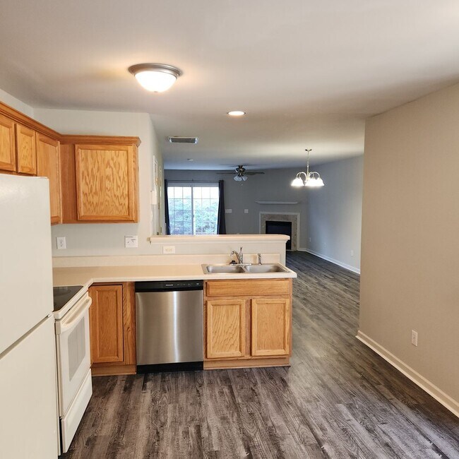 Building Photo - Townhome in Wakefield area for rent!