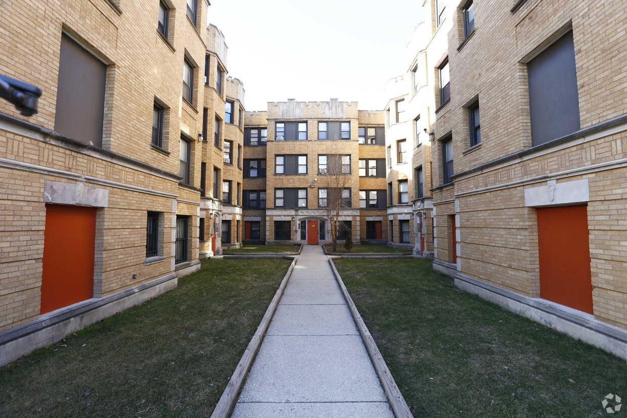 Building Photo - 7000 S Sangamon St
