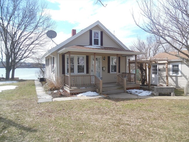 Building Photo - 1576 Riverside Ave