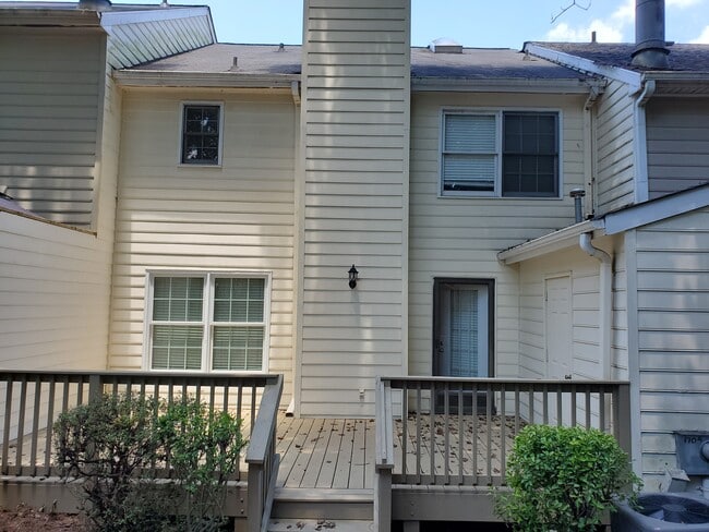 Parte trasera de la casa - 1704 Twin Brooks Dr SE