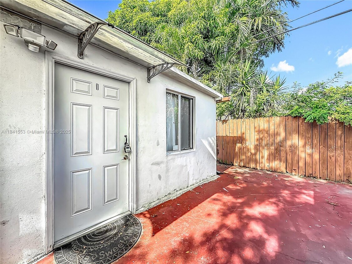 Primary Photo - 1110 N 58th Ave