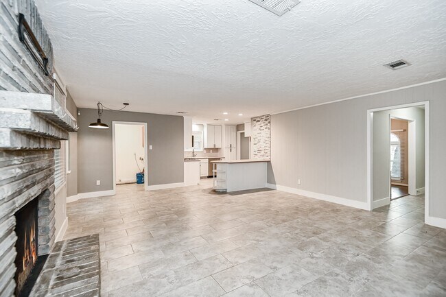 Building Photo - 7923 Dawnridge Dr