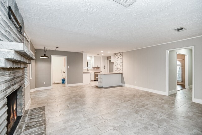 Foto del edificio - 7923 Dawnridge Dr