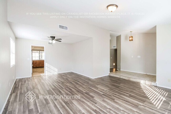 Foto del edificio - 3338 E Grove Ave