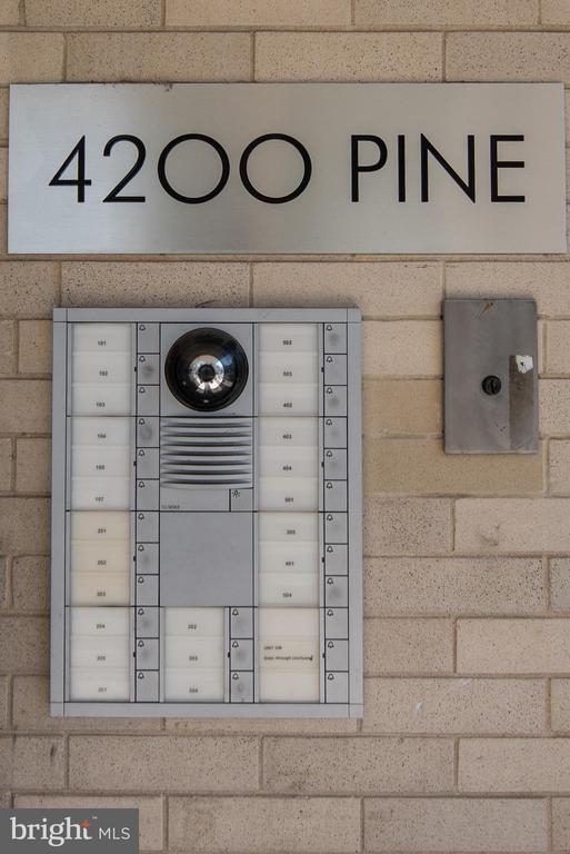 Building Photo - 4200 Pine St