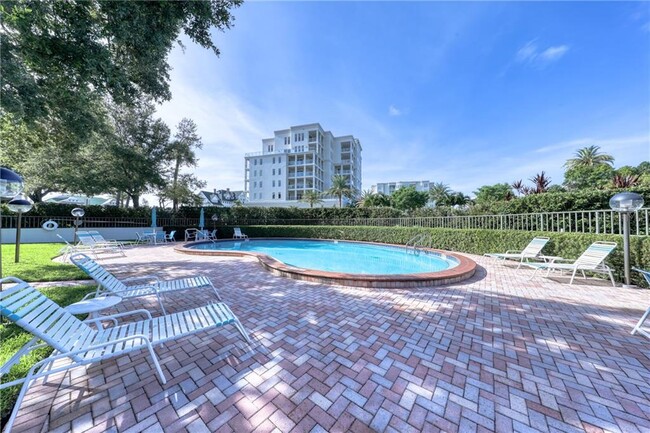Building Photo - 150 Belleview Blvd
