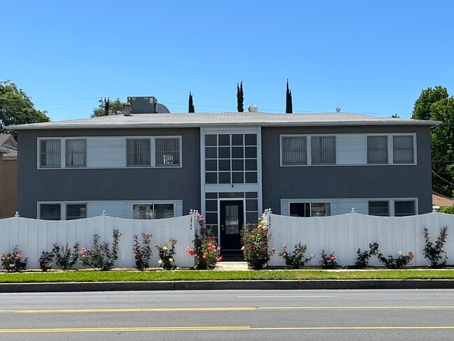 Foto del edificio - 13744 Burbank Blvd
