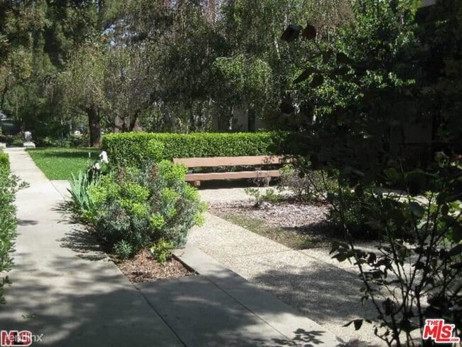 Building Photo - 232 S Orange Grove Blvd