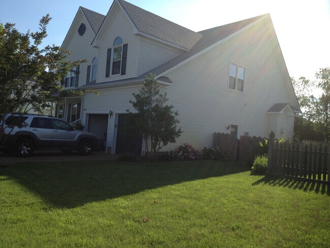 Foto del edificio - Welcome to 4208 Feather Ridge Dr! "ASK ABO...
