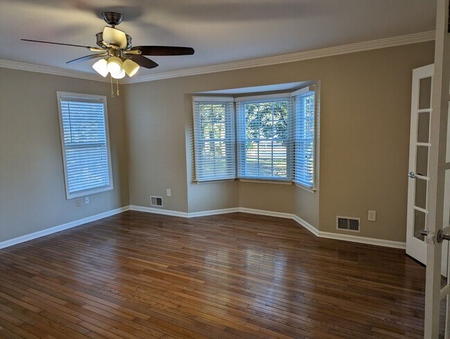 Building Photo - 153 Craig Wood Way:  Executive Style Livin...