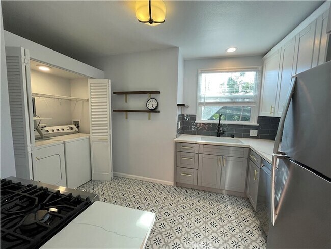 Foto del edificio - 4447 E 14th St