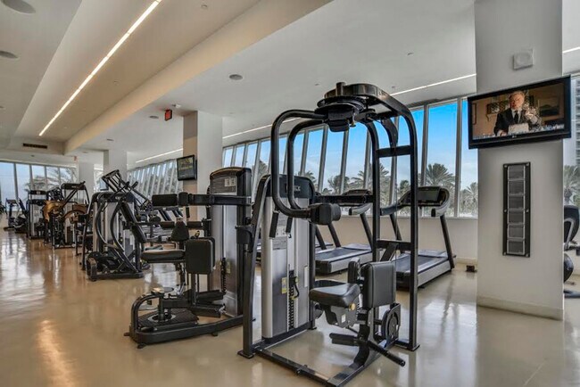 Building Photo - 4401 Collins Ave