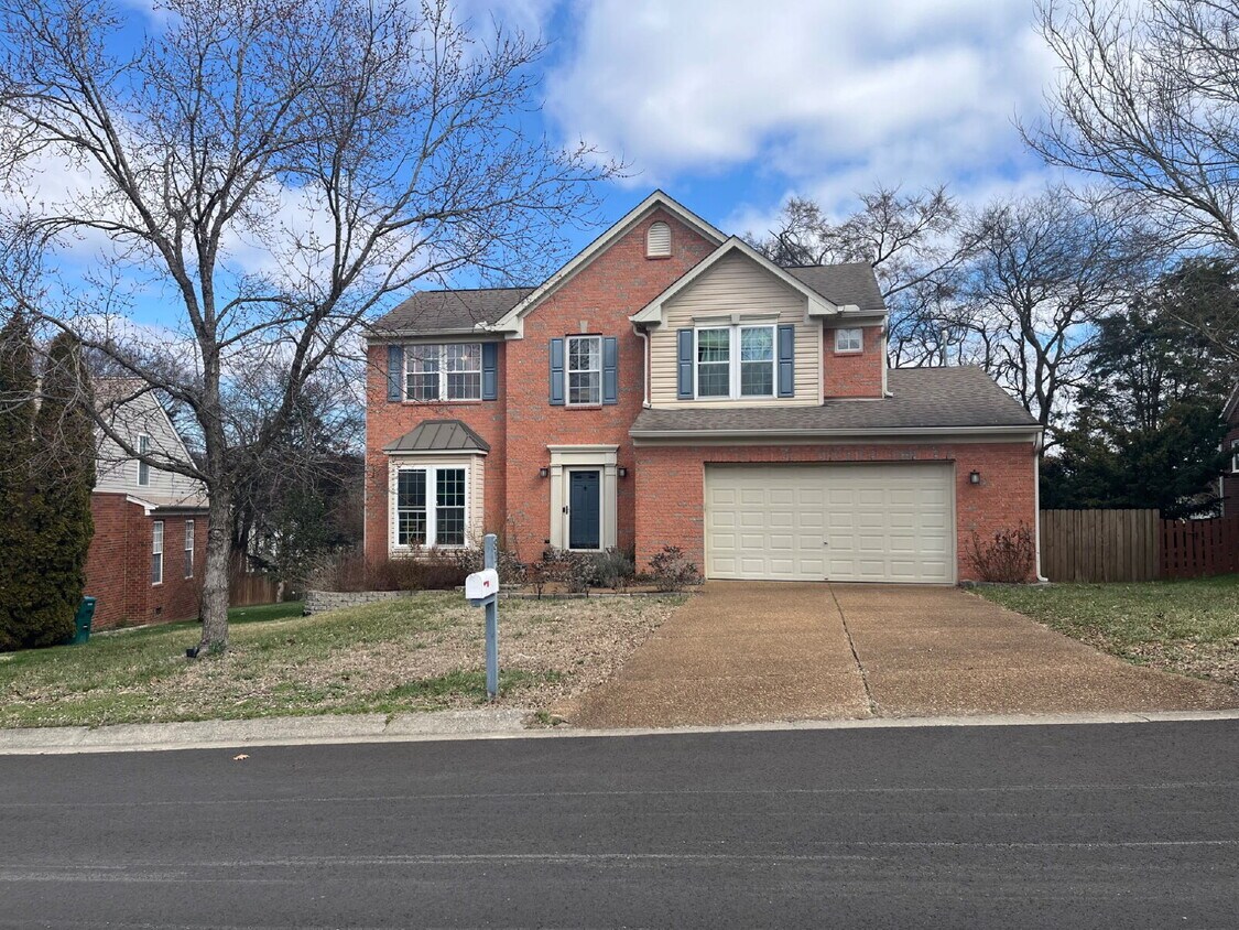 "Spacious 4-Bedroom Retreat with Modern Comforts on Settlers Way, Nashville!" Fenced Backyard! - "Spacious 4-Bedroom Retreat with Modern Comforts on Settlers Way, Nashville!"
Fenced Backyard!