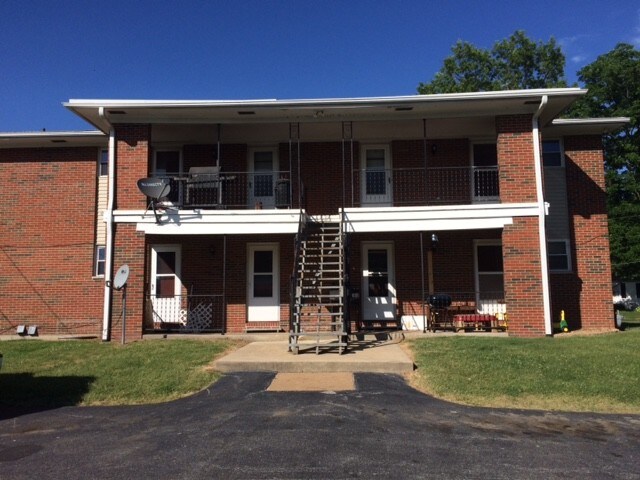 Primary Photo - 105 S County Rd