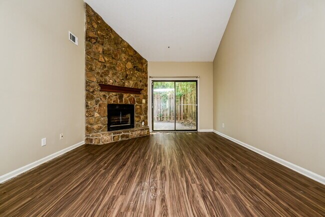 Foto del edificio - 5796 Trent Walk Dr