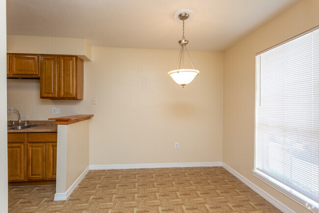 Dining Area - Mustang Crossing Apartments