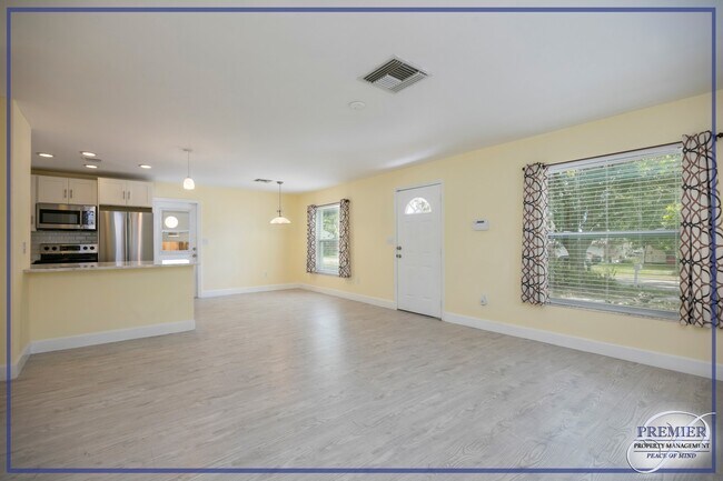 Foto del edificio - ***AMAZING LOCATION***3 BED/2BATH***NO HOA...