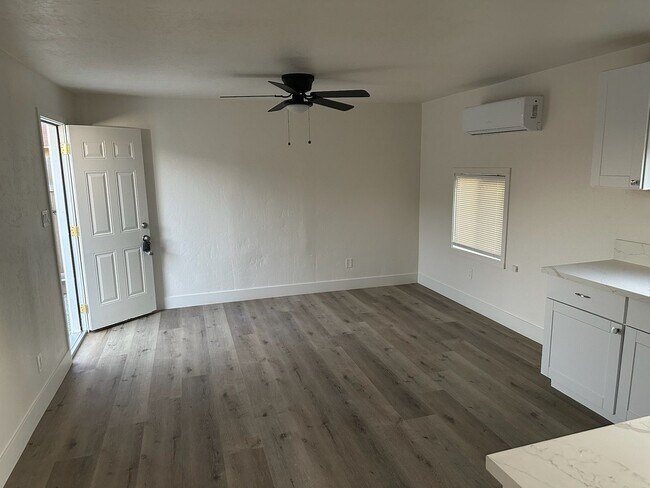 Building Photo - 874-875- Visalia Rd.