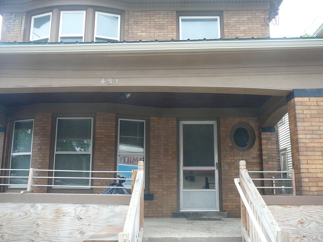 451 W 8th St Unit 1st floor front, Erie, PA 16502 Apartments in Erie