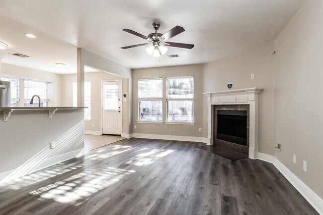 Foto del edificio - 18469 Sunrise Oaks Ct