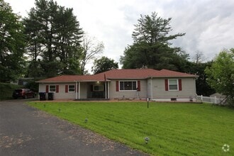 Building Photo - 140 Jensen Rd