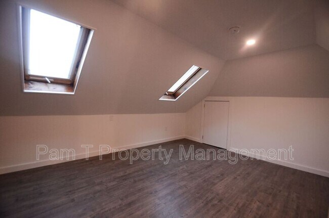 Building Photo - 1203 E 33rd St