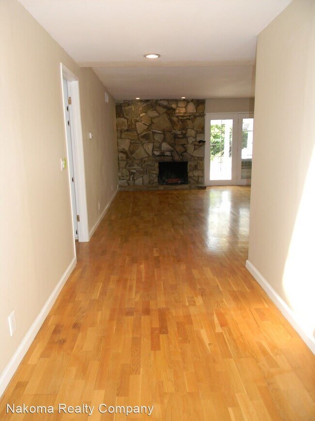 Building Photo - 5 br, 2 bath House - 352 S Pine ST