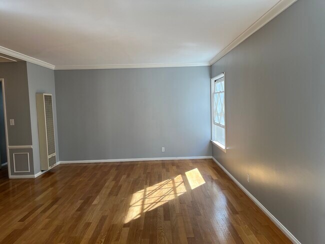 Living Room - 10316 Almayo Ave