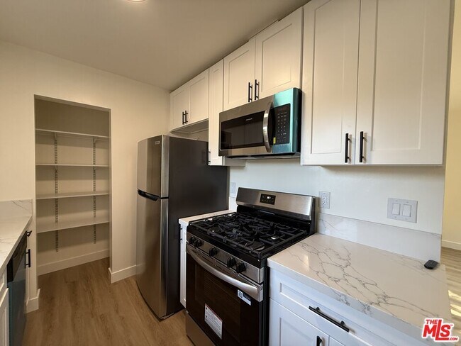 Foto del edificio - 3707 S Canfield Ave