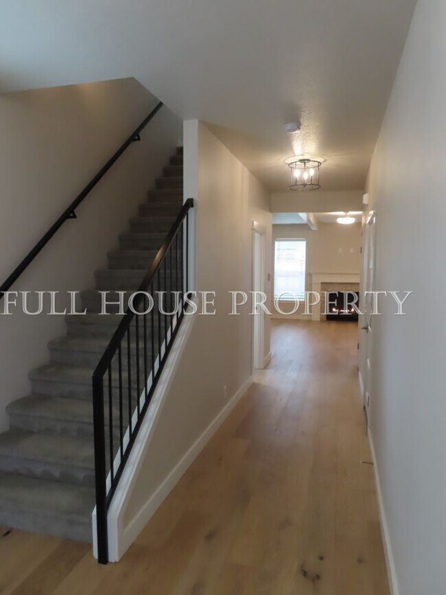 Building Photo - 4 br, 2.5 bath House - 5319 Highbanks Rd